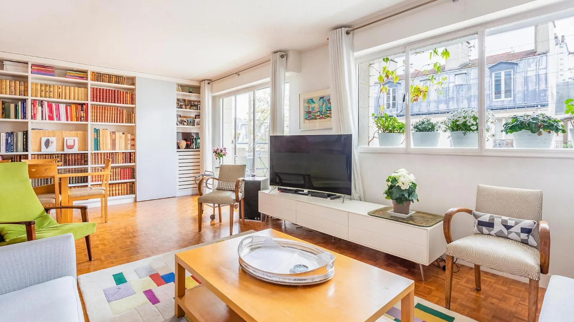 Awesome Apartment In Paris With Wifi