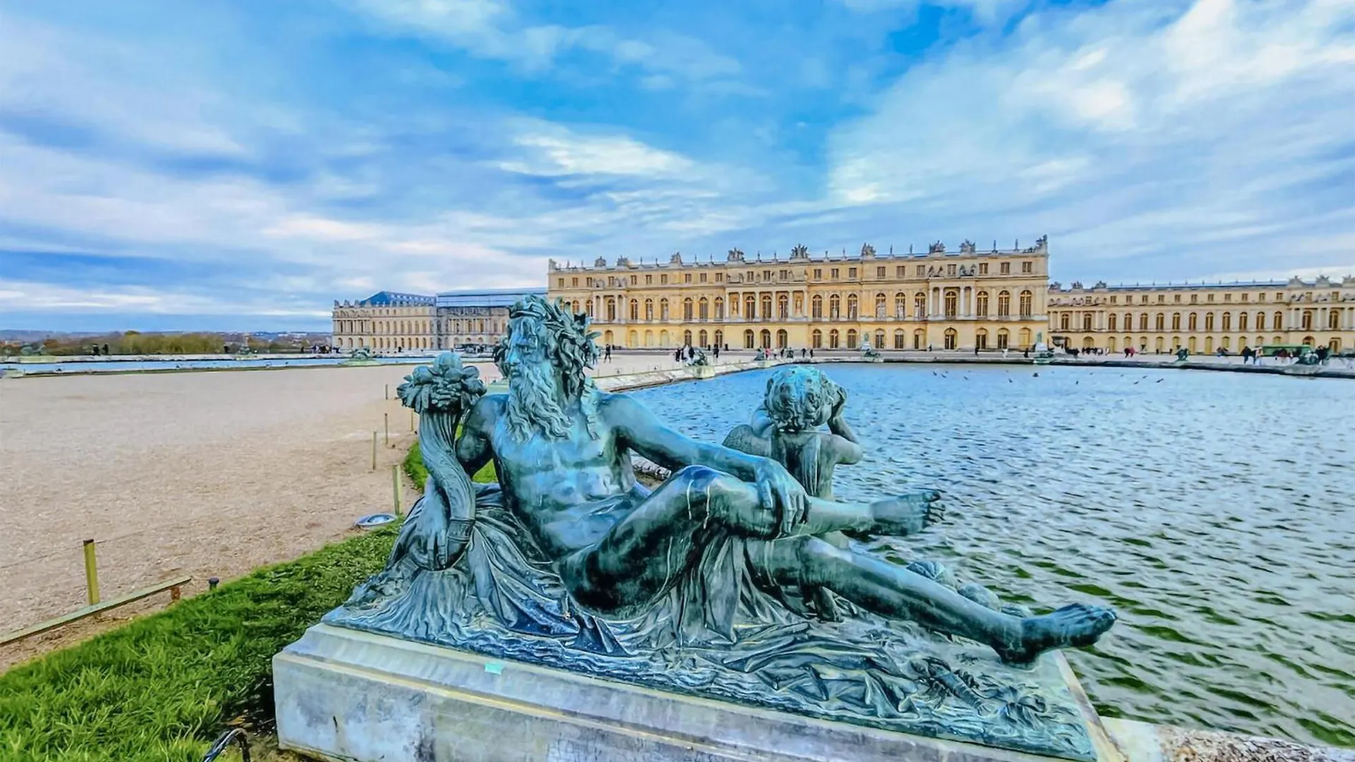 Awesome Apartment In Paris With Wifi